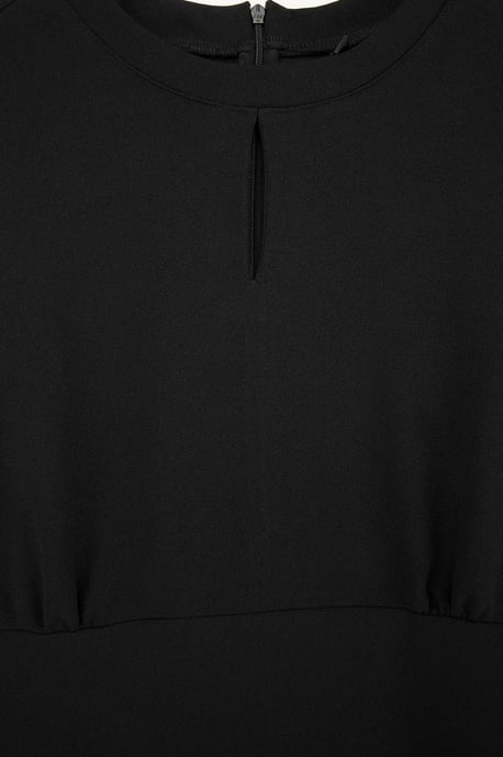 Trendyol Curve Damen Schwarz Einfarbig Midi Ärmellos Casual Bodycon Große Größen Kleid - Image 4