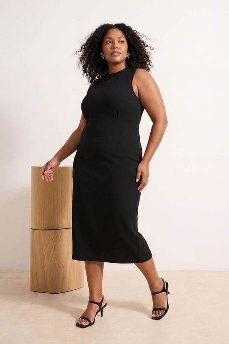 Trendyol Curve Damen Schwarz Einfarbig Midi Ärmellos Casual Bodycon Große Größen Kleid - Image 6