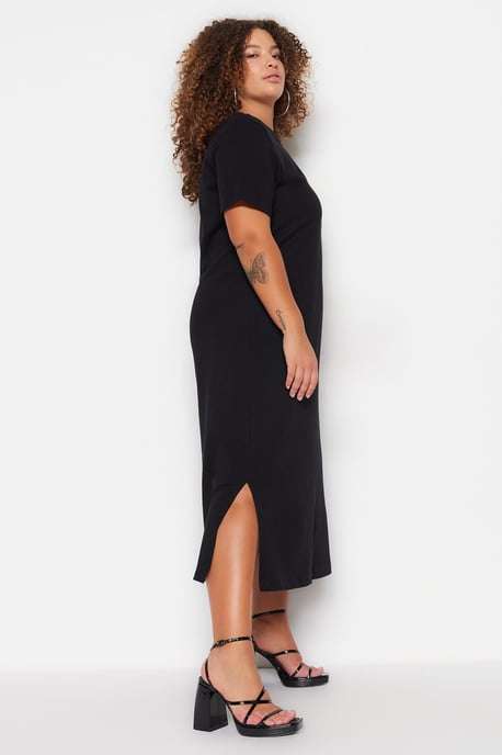 Trendyol Curve Damen Schwarz Einfarbig Midi Kurz Casual Gerade Große Größen Kleid - Image 4