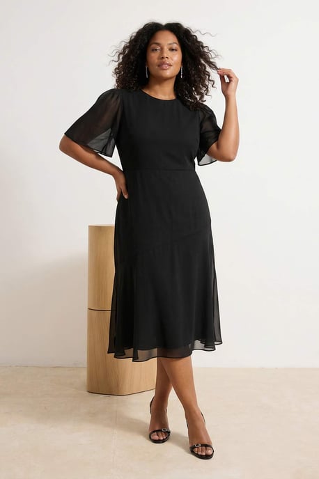 Trendyol Curve Damen Schwarz Einfarbig Midi Kurz Abend / Alltag Skater Große Größen Kleid - Image 2