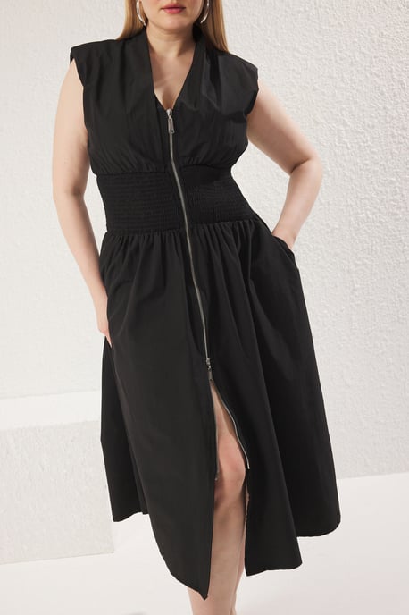 Trendyol Curve Damen Schwarz Einfarbig Midi Ärmellos Abend / Alltag A-Linie Große Größen Kleid - Image 2