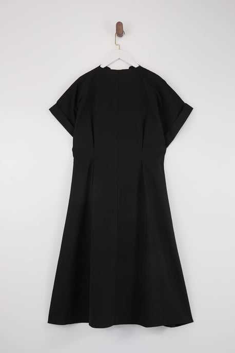 Trendyol Curve Damen Schwarz Einfarbig Midi Kurz Casual A-Linie Große Größen Kleid - Image 5