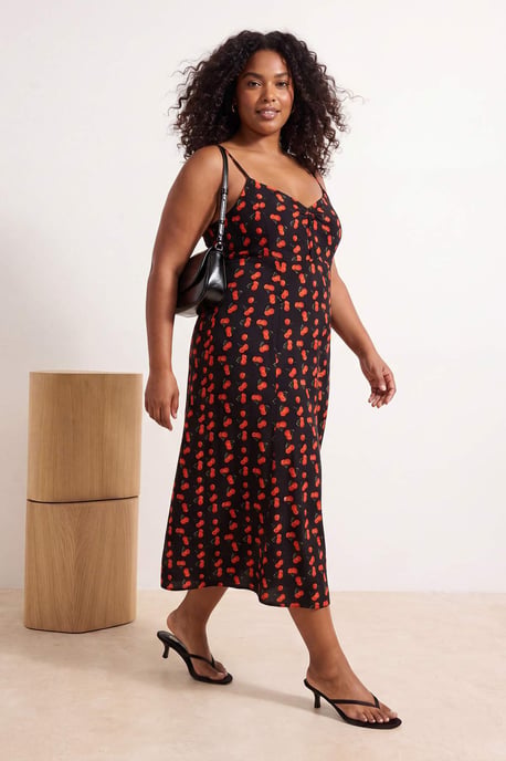 Trendyol Curve Damen Schwarz Geometrisches Muster Midi Kurz A-Linie Große Größen Kleid - Image 1