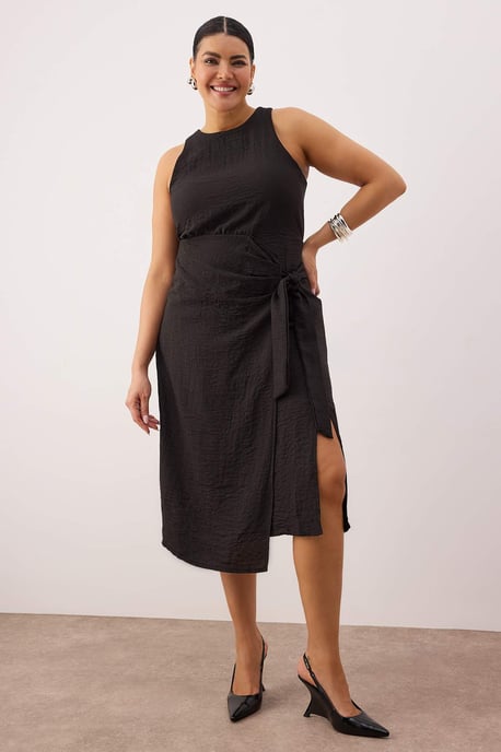 Trendyol Curve Damen Schwarz Einfarbig Midi Ärmellos Party A-Linie Große Größen Kleid - Image 1