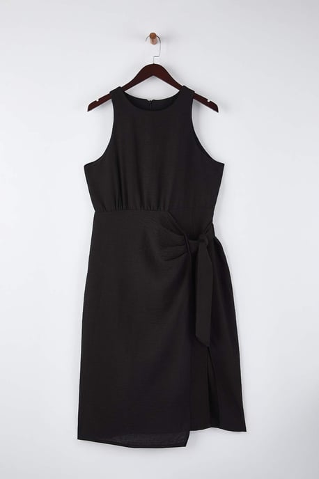 Trendyol Curve Damen Schwarz Einfarbig Midi Ärmellos Party A-Linie Große Größen Kleid - Image 4