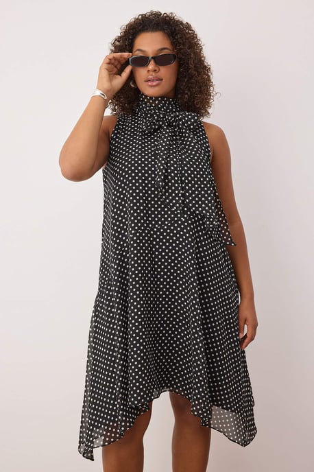 Trendyol Curve Damen Schwarz Gepunktet Midi Ärmellos Casual A-Linie Große Größen Kleid - Image 2
