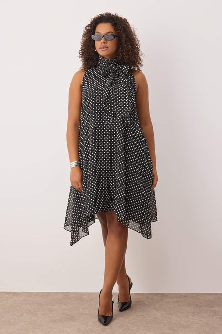 Trendyol Curve Damen Schwarz Gepunktet Midi Ärmellos Casual A-Linie Große Größen Kleid - Image 5