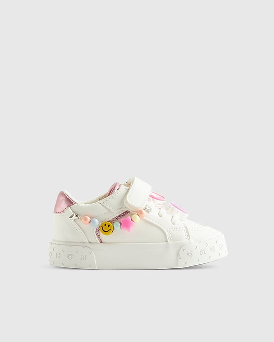 River Island Mädchen Mini-Sneaker Weiß Charm Rundspitze - Image 2