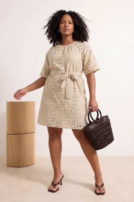 Trendyol Curve Damen Beige Geblümt Kurz / Mini Kurz Casual A-Linie Große Größen Kleid - Image 2