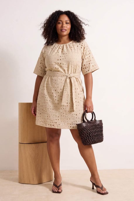 Trendyol Curve Damen Beige Geblümt Kurz / Mini Kurz Casual A-Linie Große Größen Kleid - Image 3