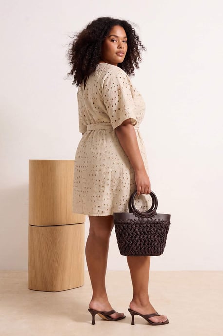 Trendyol Curve Damen Beige Geblümt Kurz / Mini Kurz Casual A-Linie Große Größen Kleid - Image 4