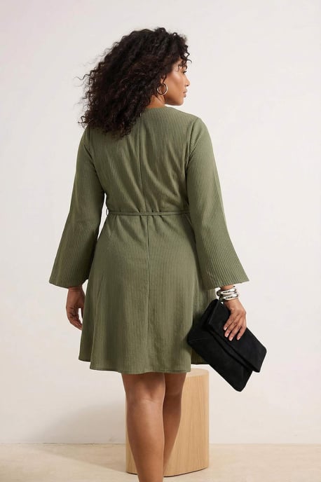 Trendyol Curve Damen Khaki Gestreift Kurz / Mini Lang Casual A-Linie Große Größen Kleid - Image 6