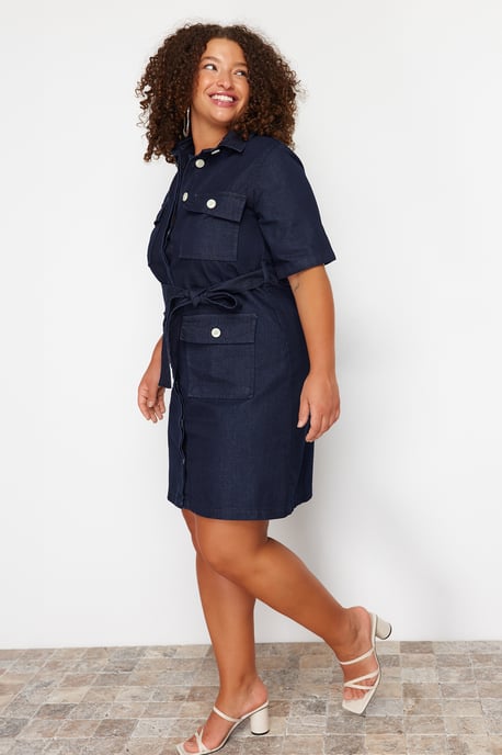 Trendyol Curve Damen Dunkelblau Einfarbig Kurz / Mini Kurz Casual Hemdblusenkleid Große Größen Kleid - Image 2
