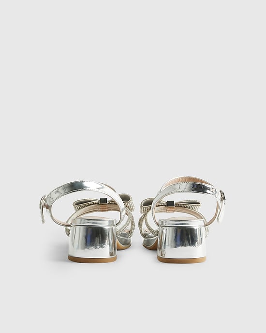River Island Mädchen-Sandaletten mit Absatz Silberne Schleife mit Diamantverzierung - Image 3