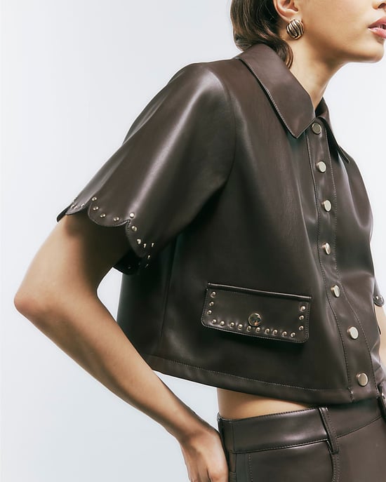River Island Damenhemd Braun Kunstleder Muschelsaum Nieten - Image 3
