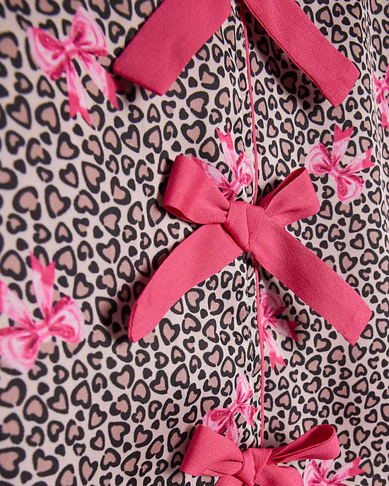 River Island Mädchen-Satinpyjama mit Leoparden-Schleifenprint in Braun - Image 3