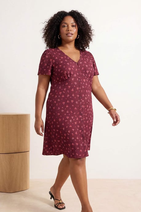 Trendyol Curve Damen Bordeaux Geblümt Kurz / Mini Kurz Casual Skater Große Größen Kleid - Image 6