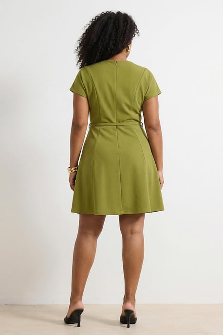 Trendyol Curve Damen Grün Einfarbig Kurz / Mini Kurz Casual Skater Große Größen Kleid - Image 2
