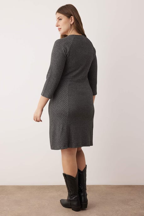 Trendyol Curve Damen Grau Einfarbig Kurz / Mini Lang Casual A-Linie Große Größen Kleid - Image 3
