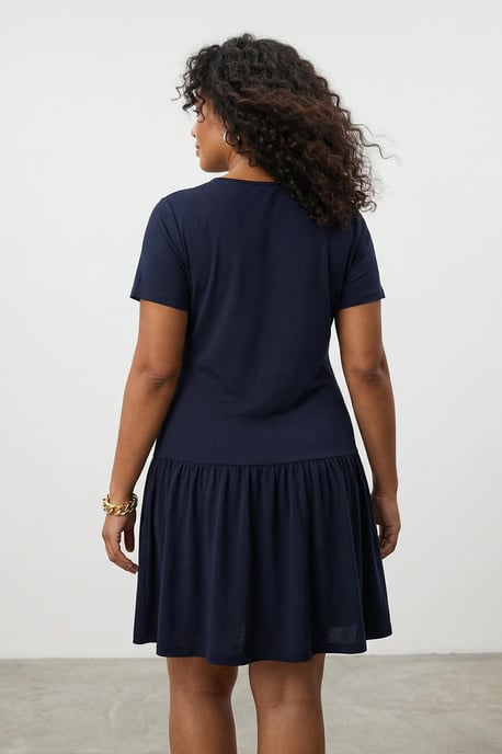 Trendyol Curve Damen Grau Einfarbig Kurz / Mini Kurz Casual A-Linie Große Größen Kleid - Image 3