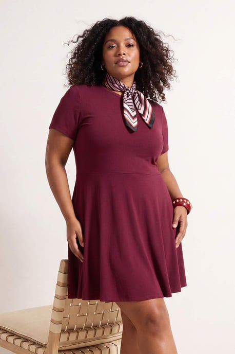 Trendyol Curve Damen Bordeaux Einfarbig Kurz / Mini Kurz Skater Große Größen Kleid - Image 1