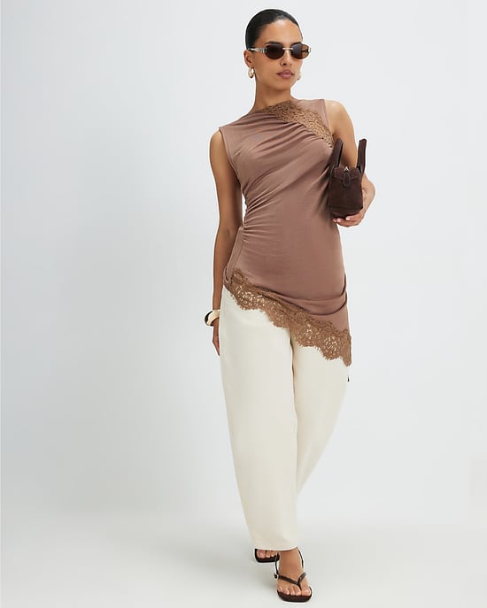 River Island Damen Tunika Petite Braun Spitzenbesatz Asymmetrisch - Image 4