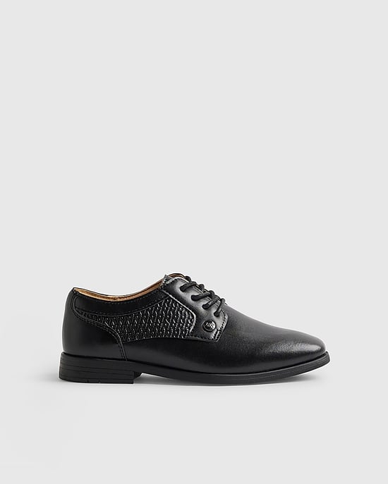 River Island Jungen-Schnürschuhe mit spitzer Zehenkappe aus schwarzem Kunstleder - Image 2