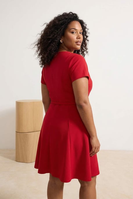Trendyol Curve Damen Rot Einfarbig Kurz / Mini Kurz Casual Skater Große Größen Kleid - Image 2