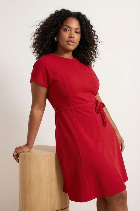 Trendyol Curve Damen Rot Einfarbig Kurz / Mini Kurz Casual Skater Große Größen Kleid - Image 6