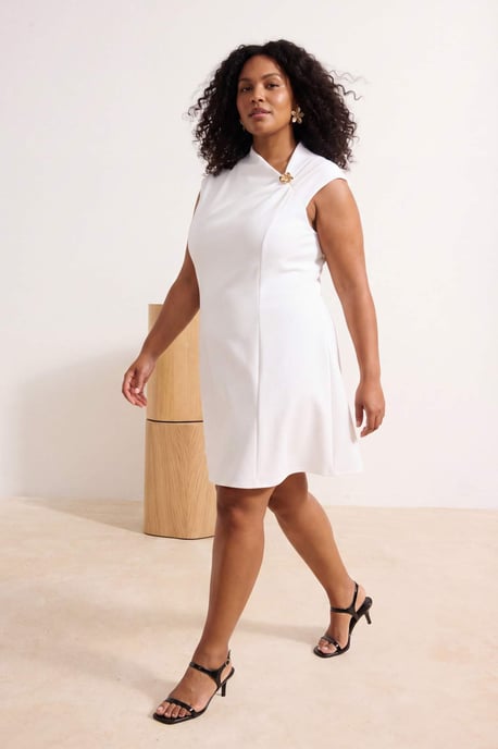 Trendyol Curve Damen Weiß Einfarbig Kurz / Mini Kurz Elegant/Abend Skater Große Größen Kleid - Image 1