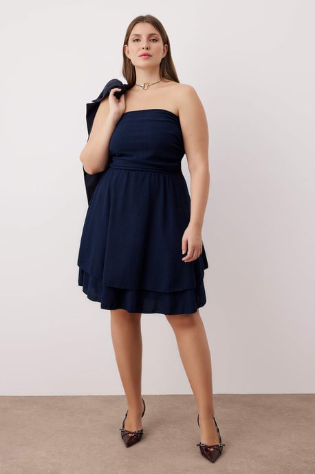 Trendyol Curve Damen Dunkelblau Einfarbig Kurz / Mini Ärmellos Casual Skater Große Größen Kleid - Image 1