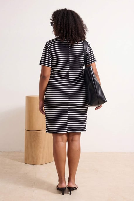 Trendyol Curve Damen Dunkelblau Gestreift Kurz / Mini Kurz Gerade Große Größen Kleid - Image 2