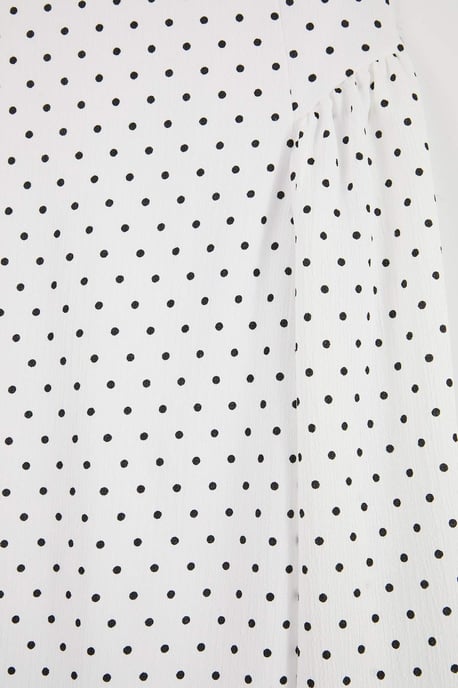 Trendyol Curve Damen Weiß Gepunktet Kurz / Mini Ärmellos Casual A-Linie Große Größen Kleid - Image 4