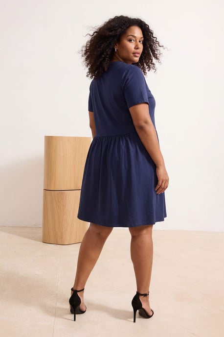 Trendyol Curve Damen Dunkelblau Einfarbig Kurz / Mini Kurz Casual Skater Große Größen Kleid - Image 2