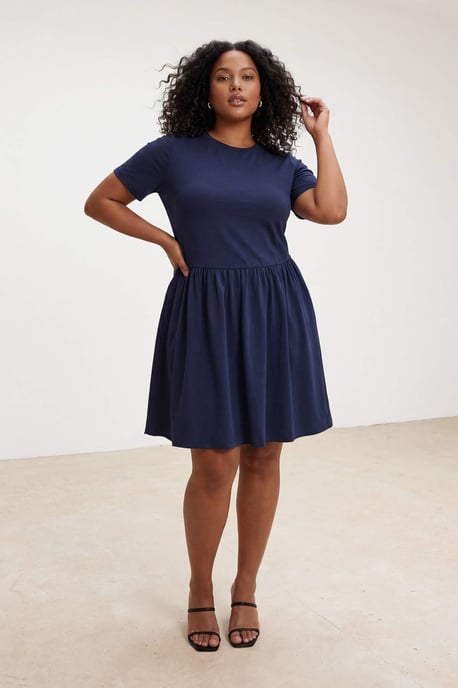 Trendyol Curve Damen Dunkelblau Einfarbig Kurz / Mini Kurz Casual Skater Große Größen Kleid - Image 6