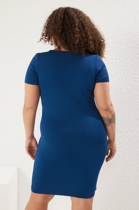 Trendyol Curve Damen Dunkelblau Einfarbig Kurz / Mini Kurz Casual Skater Große Größen Kleid - Image 4