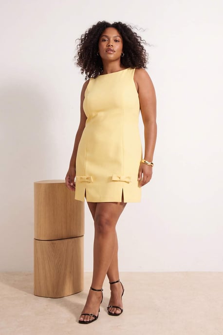 Trendyol Curve Damen Gelb Einfarbig Kurz / Mini Ärmellos Elegant/Abend A-Linie Große Größen Kleid - Image 2