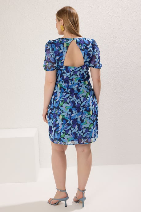 Trendyol Curve Damen Blau Geblümt Kurz / Mini Kurz Casual A-Linie Große Größen Kleid - Image 3