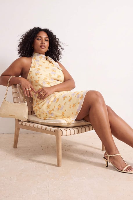 Trendyol Curve Damen Gelb Geblümt Kurz / Mini Ärmellos A-Linie Große Größen Kleid - Image 2