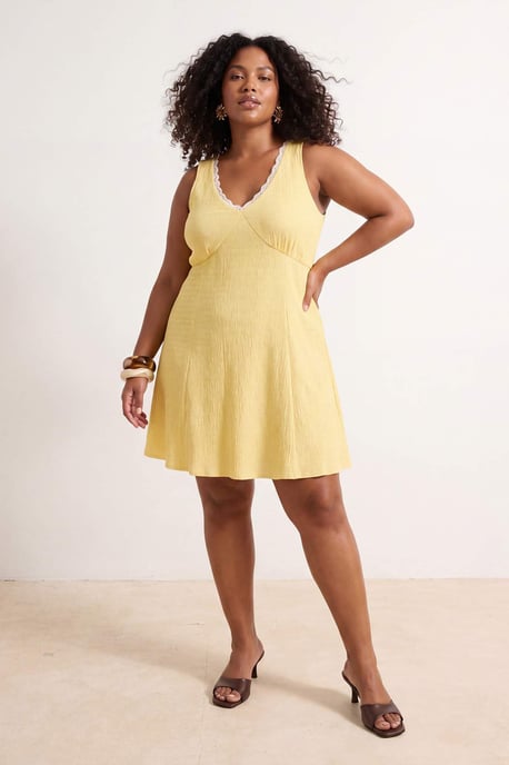 Trendyol Curve Damen Gelb Einfarbig Kurz / Mini Ärmellos A-Linie Große Größen Kleid - Image 2