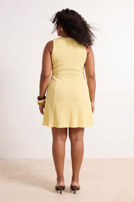 Trendyol Curve Damen Gelb Einfarbig Kurz / Mini Ärmellos A-Linie Große Größen Kleid - Image 3