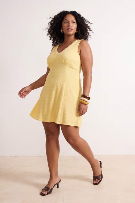 Trendyol Curve Damen Gelb Einfarbig Kurz / Mini Ärmellos A-Linie Große Größen Kleid - Image 6
