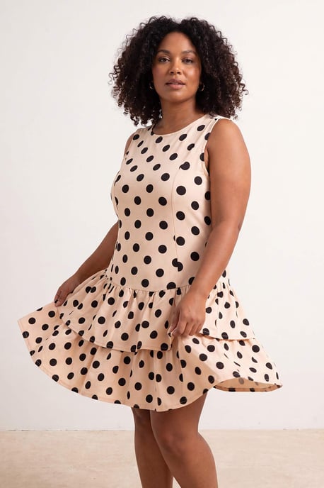 Trendyol Curve Damen Ecru Gepunktet Kurz / Mini Ärmellos Skater Große Größen Kleid - Image 6