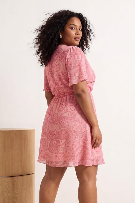 Trendyol Curve Damen Mehrfarbig Paisley Kurz / Mini Kurz Casual Zweireihig Große Größen Kleid - Image 2