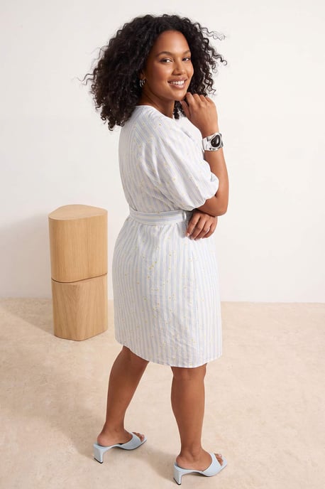 Trendyol Curve Damen Mehrfarbig Geblümt Kurz / Mini Kurz Gerade Große Größen Kleid - Image 2