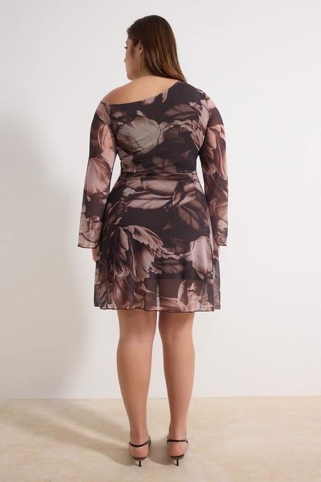 Trendyol Curve Damen Braun Geblümt Kurz / Mini Lang Casual Skater Große Größen Kleid - Image 3