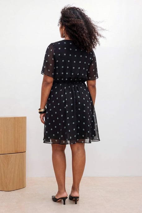 Trendyol Curve Damen Braun Paisley Kurz / Mini Kurz Casual Zweireihig Große Größen Kleid - Image 5