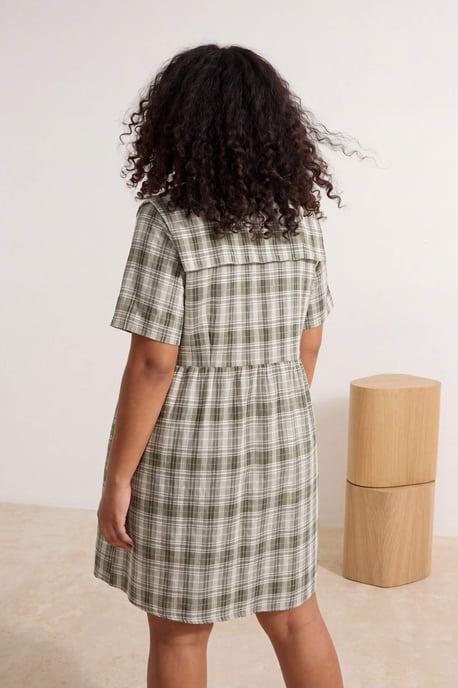 Trendyol Curve Damen Mehrfarbig Kariert Kurz / Mini Kurz Casual Skater Große Größen Kleid - Image 2