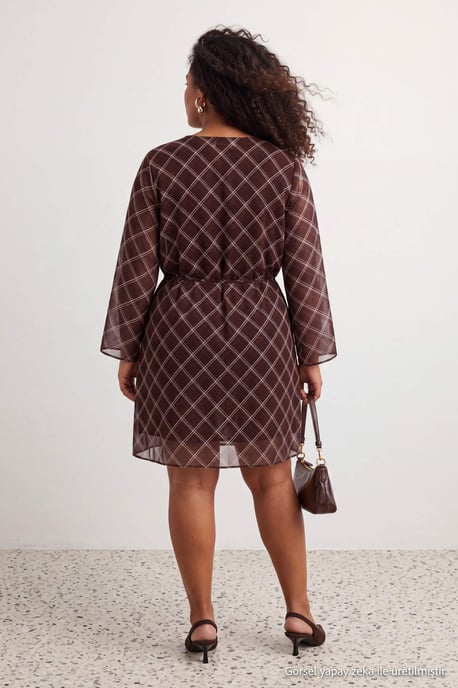 Trendyol Curve Damen Braun Kariert Kurz / Mini Lang A-Linie Große Größen Kleid - Image 3