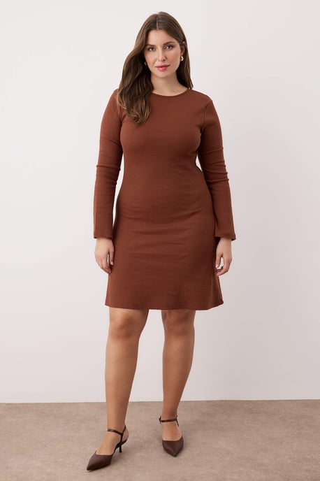 Trendyol Curve Damen Braun Einfarbig Kurz / Mini Lang Casual A-Linie Große Größen Kleid - Image 6